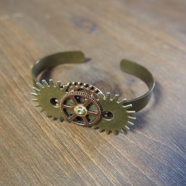 Bracelet réglable en bronze avec rouages/engrenages inspiration steampunk