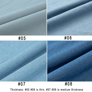 Op de afbeelding: Vier denimstofstalen in verschillende tinten blauw. De stalen zijn gemarkeerd met #05, #06, #07 en #08. De tekst onder de stalen luidt: "Dikte: #05 #06 is dun, #07 #08 is middeldik. Breedte: #05 #06 #07 #08 is 150 cm."