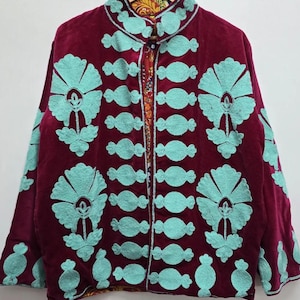 Chaqueta tipo kimono suzani de terciopelo hecha a mano / Abrigo bohemio bordado