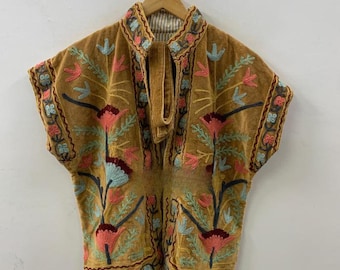 Chaleco bohemio de terciopelo Suzani / Chaleco bordado / Chaqueta floral de inspiración vintage / Ropa para festivales / Prenda llamativa / Regalo para ella