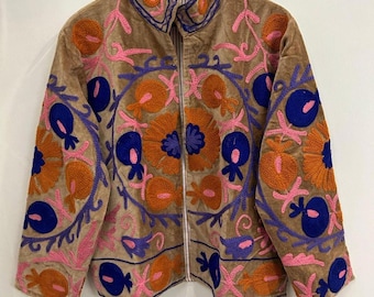 Blommig Suzani-jacka – Handgjord broderad kappa, ytterkläder i bohemisk vintagestil, festivalchic