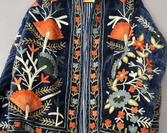 Blaue Samt Suzani bestickte Jacke | Boho Blumenmantel | Winter Samt Jacke | Susani Chic Mantel | Geschenk für sie