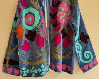 Handgeborduurde Suzani fluwelen jas | Boho bloemenstofdoek