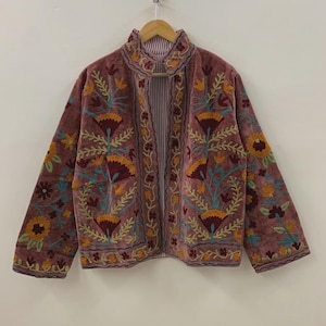 Chaqueta de invierno de terciopelo bordado Suzani / Abrigo corto para festival hecho a mano / Prenda exterior étnica bohemia / Chaqueta cálida de invierno / Regalo para esposa