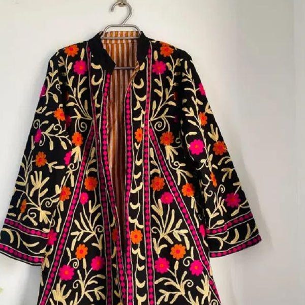 Kimono Suzani colorido bordado / Abrigo largo hecho a mano / Kimono de festival / Bata larga de terciopelo / Prenda de abrigo étnica con estampado floral
