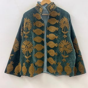 Chaqueta kimono de terciopelo bordado Suzani / Abrigo étnico uzbeko / Chaqueta de terciopelo Suzani de invierno / Regalo para ella / Abrigo bohemio