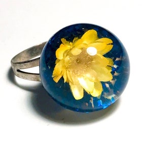 Blaue Kugel mit gelbem Gänseblümchen Ring Verstellbar/1960s Vintage