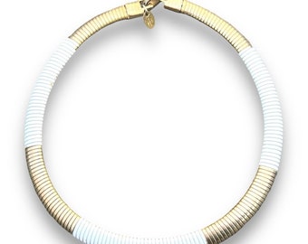 LEE BERNARDO Gesigneerde faux goud en witte choker VINTAGE