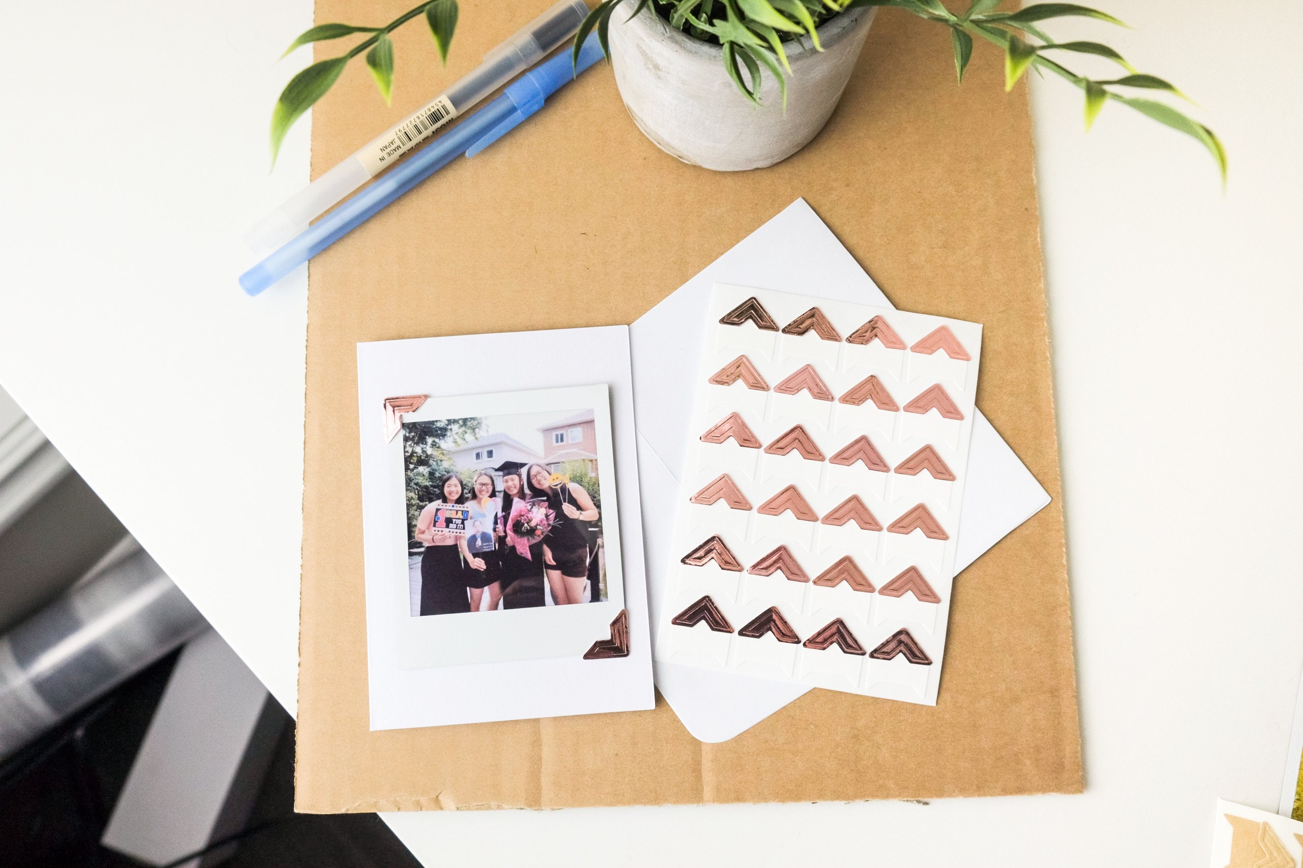 Photo Corner Stickers, 240 Adhesive Picture Mounting Stickers for  Scrapbooking, Photo Journal, Photo Albums and Memory Book 