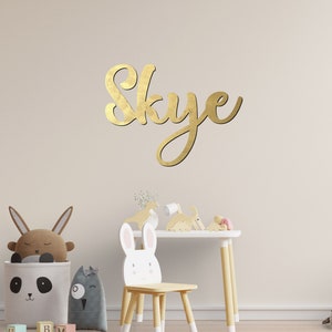 Letrero de madera con nombre dorado personalizado, letras doradas pintadas, de 8'' a 35'' de ancho, placa decorativa para pared de guardería para puerta