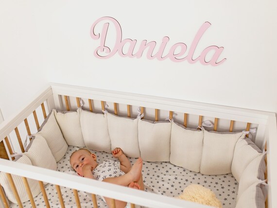 Gepersonaliseerd Vlinder Naambordje Voor De Kinderkamer - Geef De Kinderkamer Een Magische Touch 29x38cm Palisander Hout