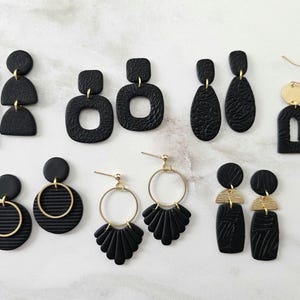 Pendientes de arcilla / Colección negra / Pendiente pequeño / Hecho a mano / Hipoalergénico / Ligero / Regalo