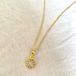 Collier pendentif pierre de lune en plaqué or : argent sterling délicat