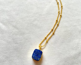 Collier pendentif carré en lapis-lazuli : chaîne en argent sterling plaqué or 18 carats