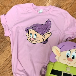 Dopey Face con Glitter Hat Shirt / Seven Dwarf Shirt / dopey Dwarf Shirt / Disney trip Shirt / Fancy Dopey Shirt / Storybook Dining shirt
