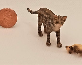 Miniatur Katze Momma Gestreift Braun Baby Siamese 2er Set für Lemax Dept 56 Gruselige Stadt Halloween Dorf Display Puppenhaus Fee Garten Minis