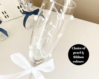 Personalised wedding champagne flutes with pearls and ribbon- bride champagne glass