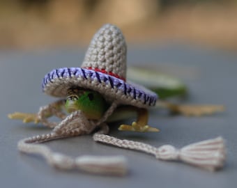 Tiny sombrero pet hat for snake, lizard, bearded dragon, ball python, doll, toys