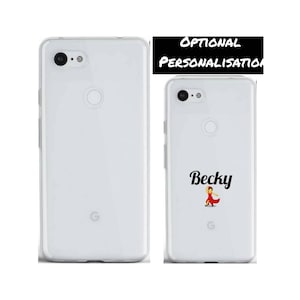 Puede incluir: Una funda transparente para teléfono con un logotipo de Google y la opción de personalizarla con un nombre y una imagen de dibujos animados. La funda se muestra con el nombre "Becky" y una imagen de dibujos animados de una mujer con un vestido rojo.