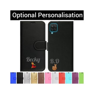 Puede incluir: Funda de teléfono negra con el texto "Becky" y un emoji de bailarina, y "B.D" con un emoji de mano. La funda tiene un cierre magnético. Se muestra una fila de fundas de colores debajo, incluyendo azul, negro, plateado, dorado, marrón, rosa, blanco, rojo, celeste, morado y verde.
