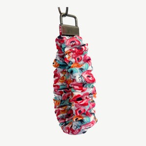 Llavero de muñeca con diseño floral y coletero // Llavero, correa para llavero, accesorio para llaves, llavero para casa nueva, llavero para coche, regalo para profesor/a, regalos para ella