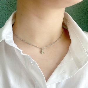 Smiley Halskette, Zierliche Choker Halskette mit Smiley, Minimalistische Sommer Halskette mit Smiley Anhänger, Edelstahl Kette Gold und Silber Bild 8