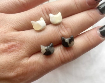 Orecchini Cat Stud fatti a mano con argilla polimerica in aspetto marmo, regalo amante dei gatti, orecchini mamma gatto carino, orecchini quotidiani, orecchini delicati