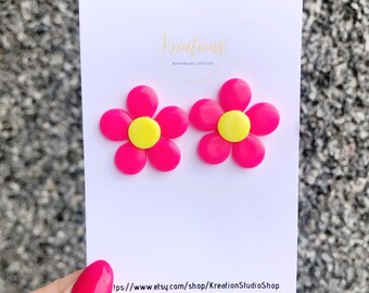 Pink Retro Daisy Earrings Handmade with Polymer Clay, Cute Unique Flower Statement Stud Earrings, Fun everyday earrings, Kawaii Earrings