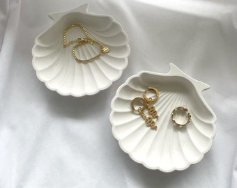 Handmade Seashell Trinket Dish: Minimalist Coastal Elegance for Organizing Jewelry & Keepsakes