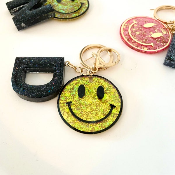 Porte-clés personnalisé avec smiley pailleté, Porte-clés smiley personnalisé, Porte-clés avec breloque scintillante, Porte-clés smiley pailleté personnalisé