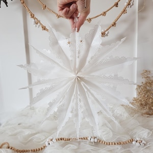Grand flocon de neige de Noël en papier blanc ou marron, décoration de fenêtre suspendue avec petite étoile / ornement en bois, Noël, 3D