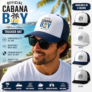 Puede incluir: Una gorra de camionero azul marino y blanca con un estampado gráfico en el panel frontal que dice Official Cabana Boy Offshore Vibes con un icono de palmera y sol. La gorra tiene un frente estructurado, una visera curva y un panel trasero de malla transpirable.