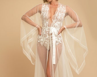 SELENA dressing gown - Transparent in ivory, worked in tulle and with hand-sewn embroidery on the front. A whole fairy tale!