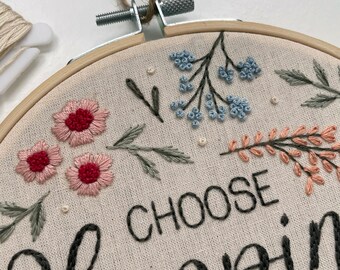 幸せを選ぶ // 6 インチの刺繍枠アート // 説明書付き PDF パターン