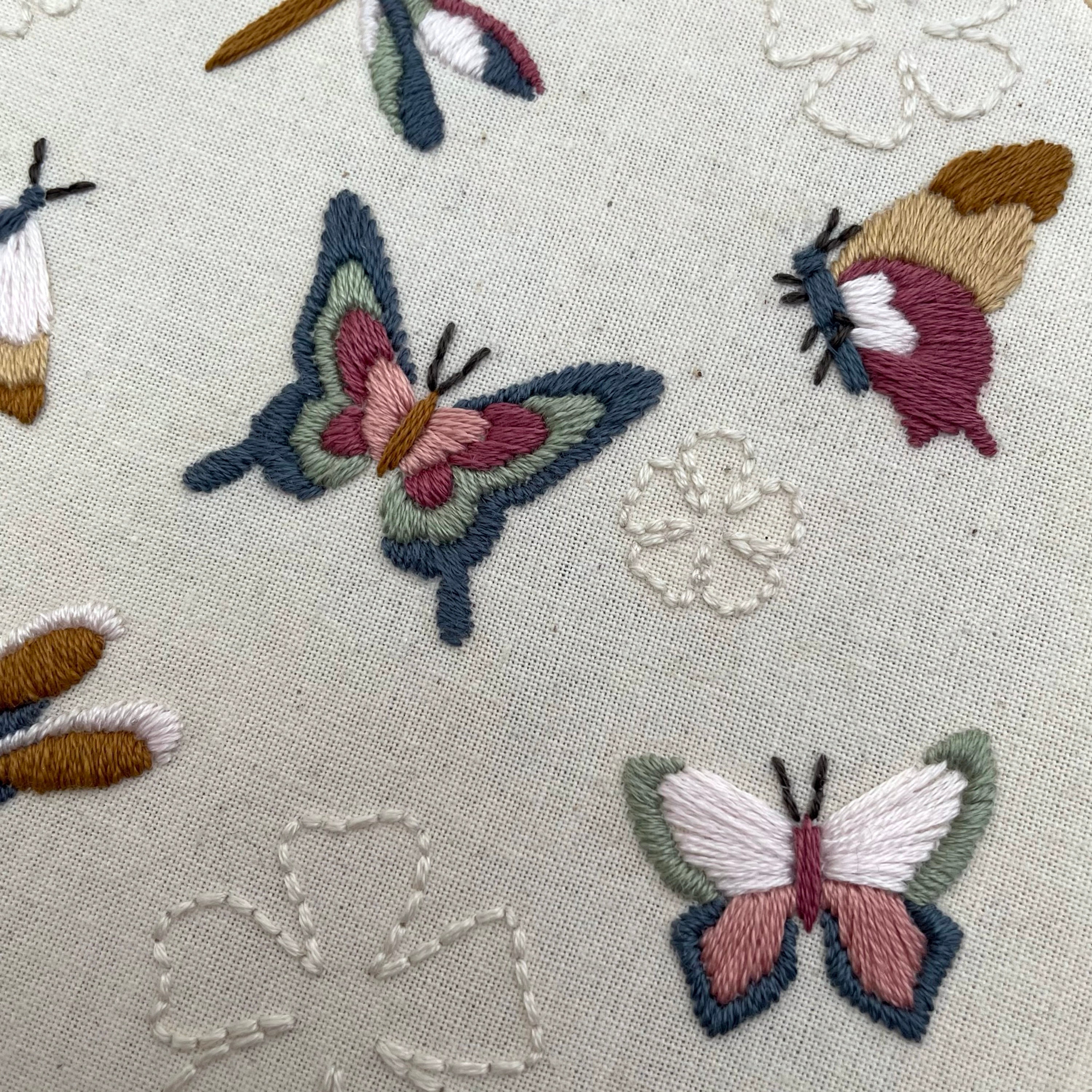 咲き誇る蝶 // 6 インチの刺繍枠アート // 説明書付き PDF パターン