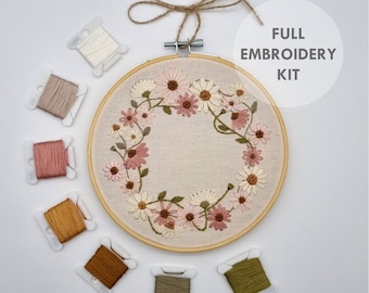 Daisy Chain Wreath Embroidery Kit // Make Your Own // DIY Craft Kit