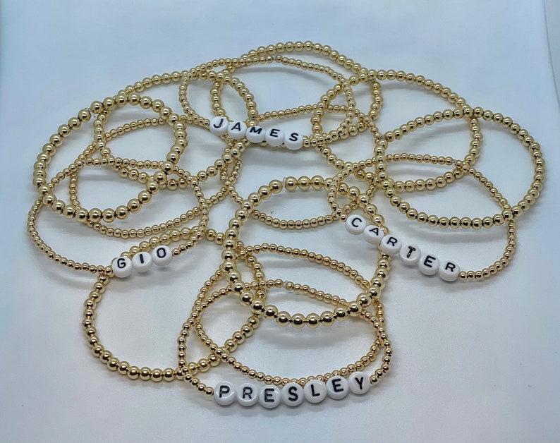 Bracelet avec nom personnalisé en perles d'or 14 carats image 1