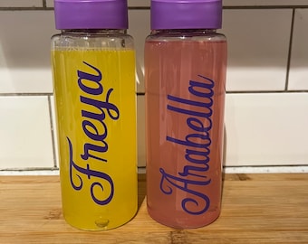 Personalisierte Wasserflasche mit Strohhalm