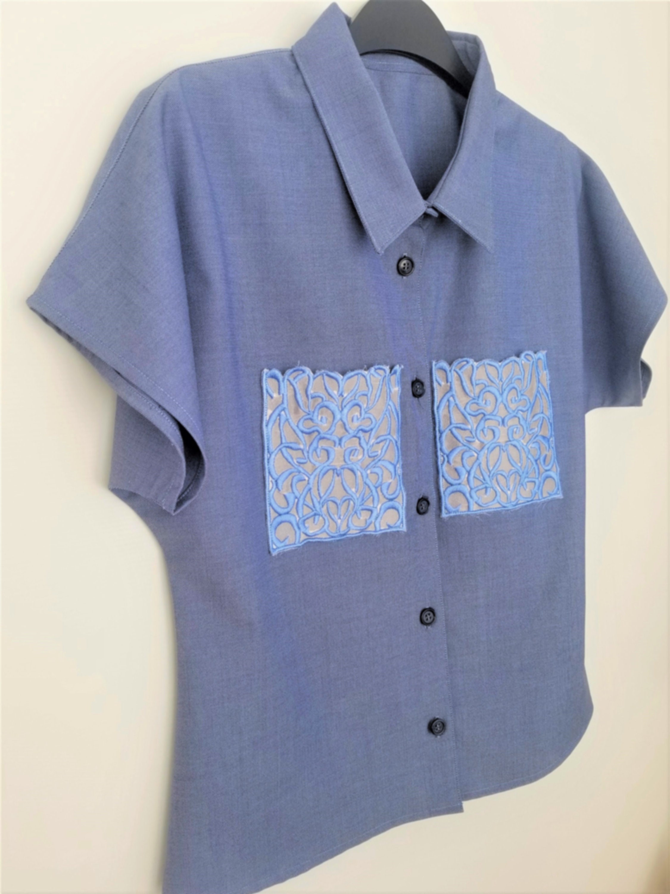 Embroidered short-sleeve shirt