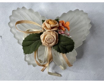 Vintage Enesco mariposa esmerilado vidrio baratija caja de joyería con flores 4.5"