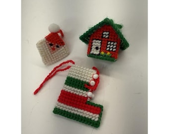 3 adornos caseros de lona de plástico vintage Medias navideñas de los años 80 con forma de cabaña de Papá Noel
