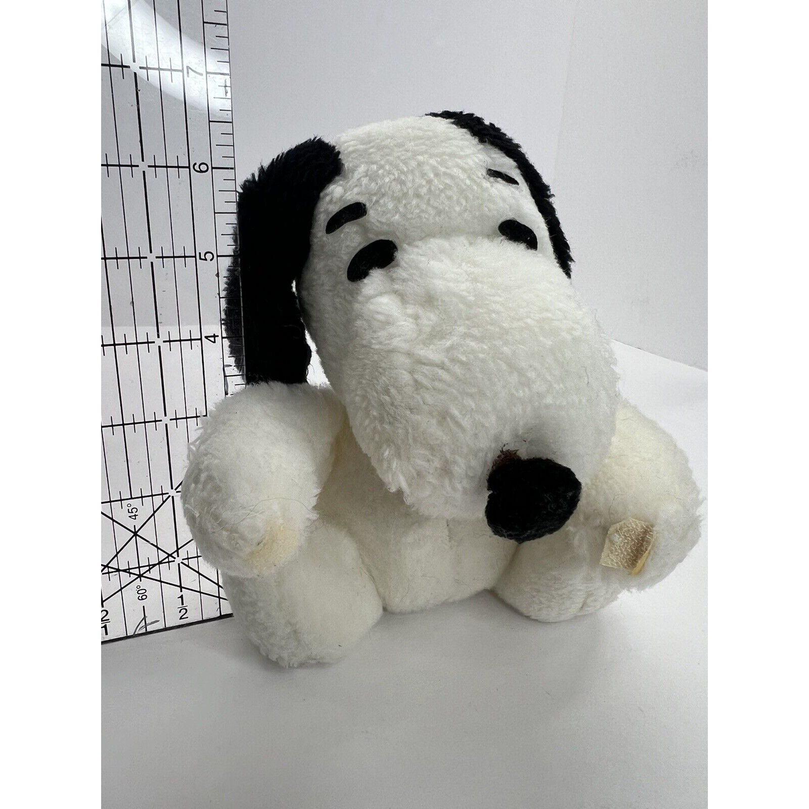 Vintage United Feature Syndicate Peanuts Sitting Snoopy Plush Dog 
