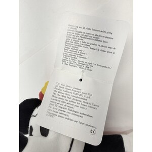 Puede incluir: Un juego de tres tazas de cer&aacute;mica con un acabado mate moteado. Las tazas son de color crema, gris claro y gris oscuro. Cada taza tiene un dise&ntilde;o simple y moderno y un asa redondeada.