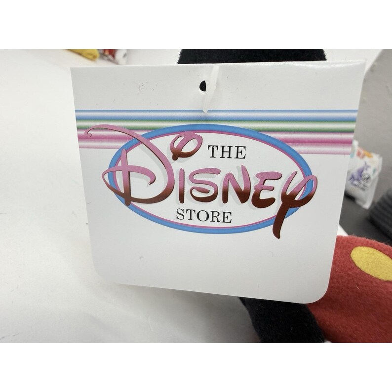 Puede incluir: Un juego de tres tazas de cer&aacute;mica con un acabado moteado y mate. Cada taza presenta un color diferente: azul claro, crema y gris. Las tazas tienen un dise&ntilde;o sencillo y moderno.