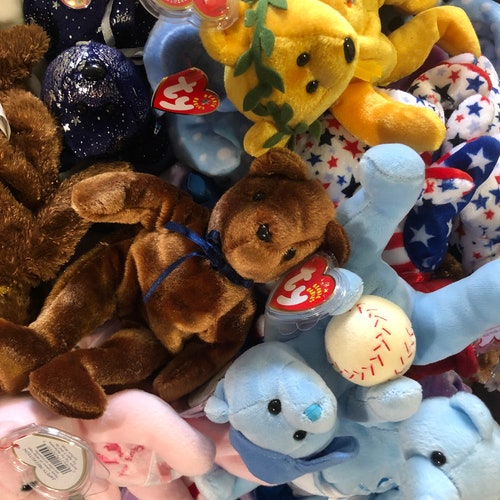 Ty Beanie Baby Tag Protectors – 100 Pack Plastic Heart Hang Tag Holders – New