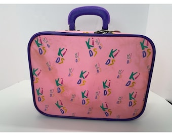 Mini maleta vintage de los años 90 sin marca, color rosa, colores brillantes, diseño geométrico Y2K