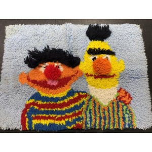 Tapis Ancien Latch Hook Sesame Street - Bert Et Ernie - Vintage