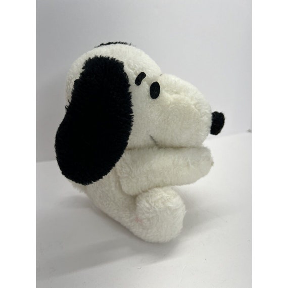 Vintage United Feature Syndicate Peanuts Sitting Snoopy Plush Dog