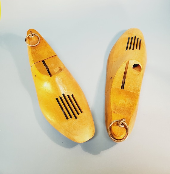VTG Pair Wooden Shoe Stretchers Size 8B Light Tan… - image 5