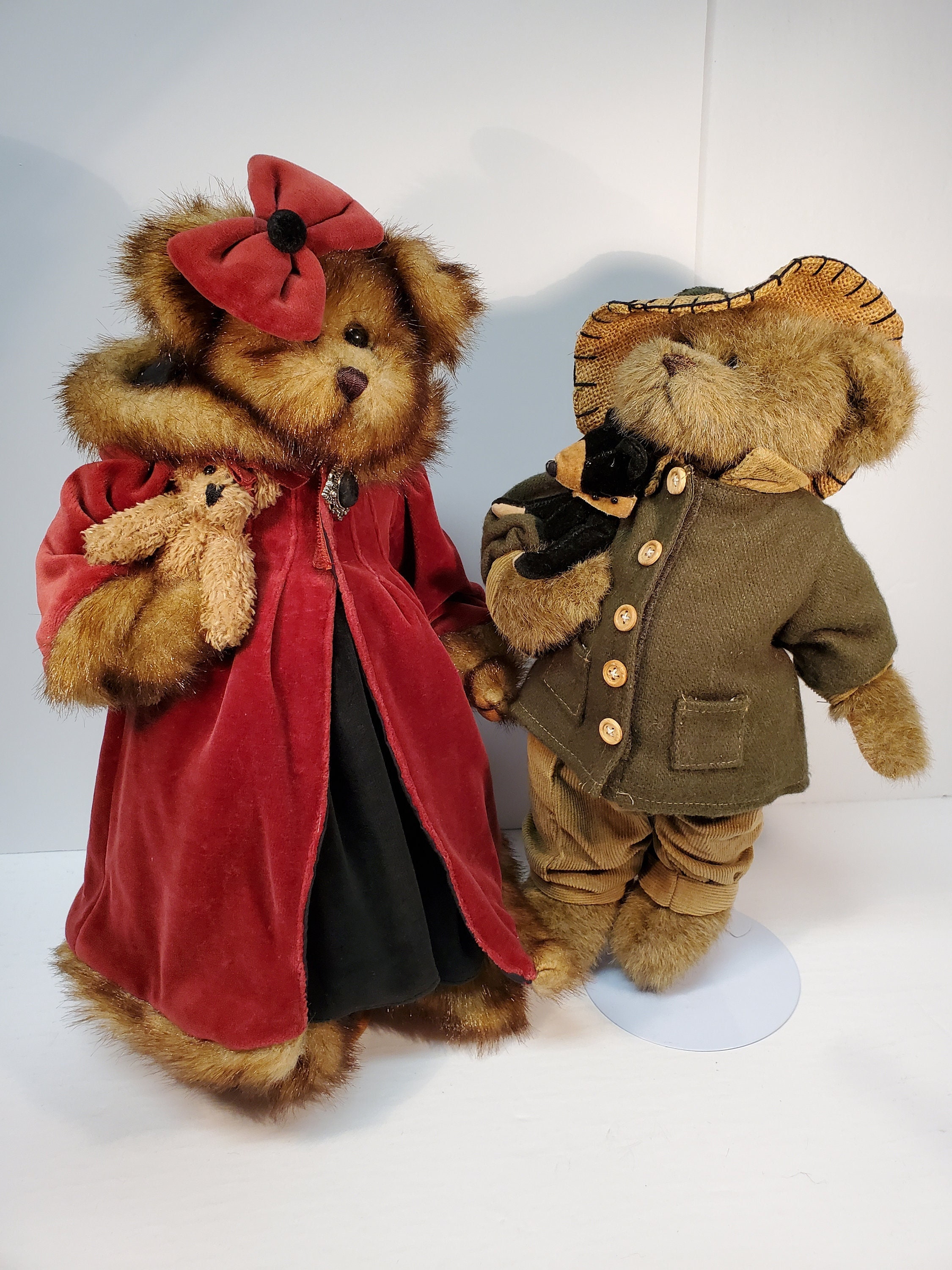 Bearington Bear Fritz and stand,#1086T,new,beige w/brown bow 